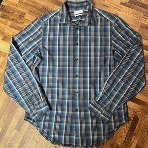 Calvin Klein men’s casual button down men shirt. Slim fit. Size 15 32/33